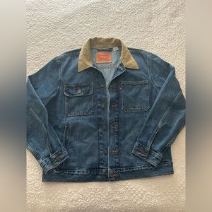 LEVIS Trucker jacket with corduroy collar. Size Medium